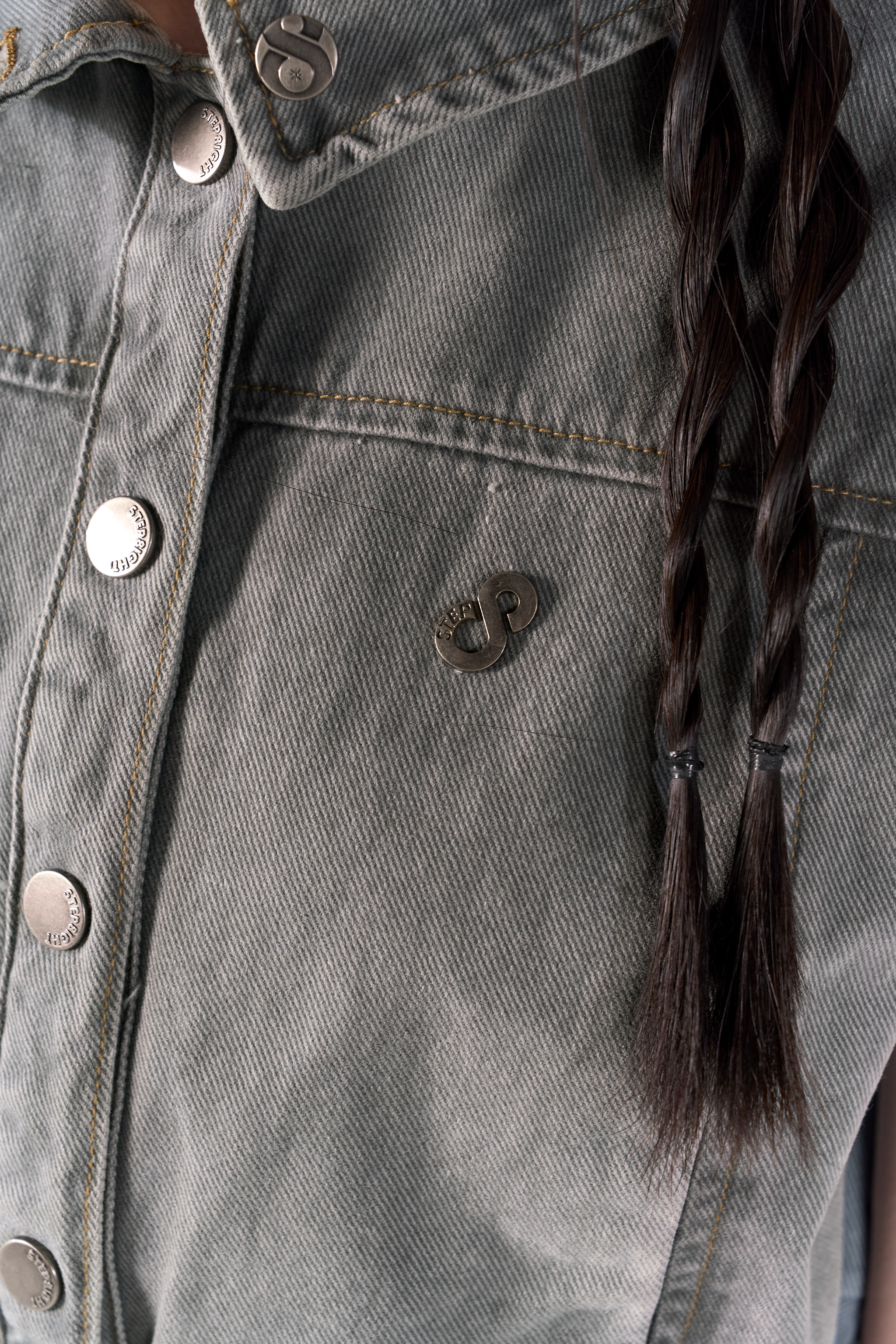 FOSSIL GRAY REVERSIBLE SLEEVELESS DENIM POLO CROP