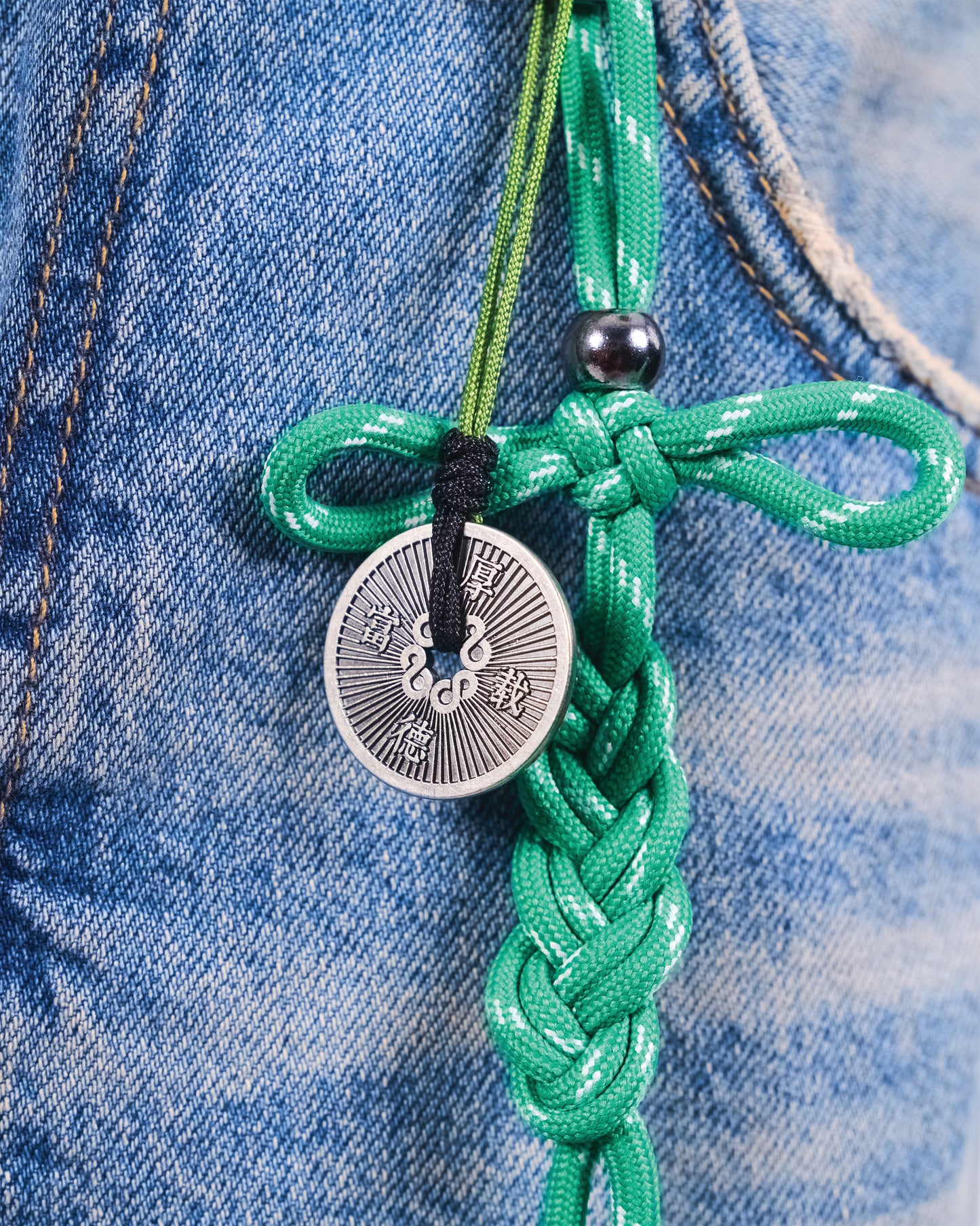 '8' COIN KEYCHAIN