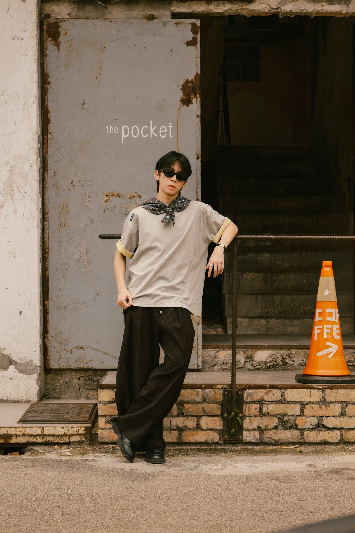 GRAY YELLOW ECHO TEE